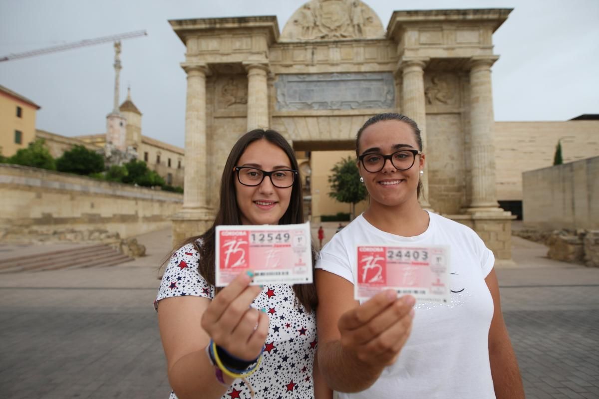 FOTOGALERÍA/ Con el décimo del 75 aniversario de Diario CÓRDOBA