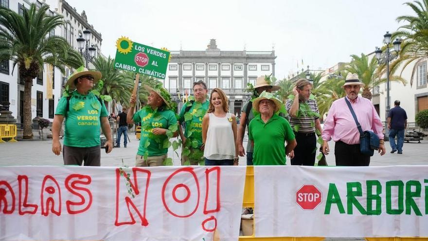 Concentración de ecologistas contra la tala de árboles