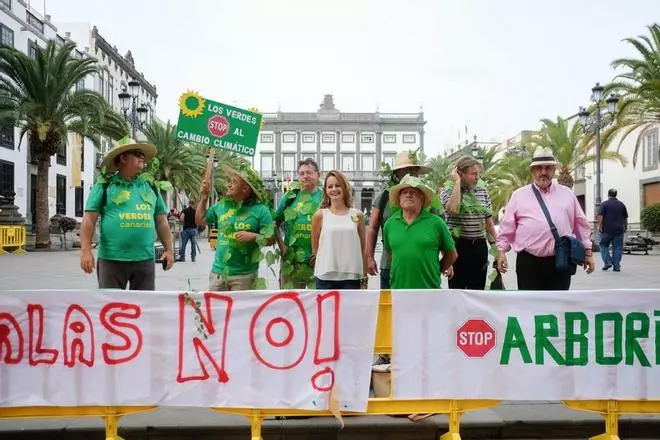 Concentración de ecologistas contra la tala de árboles
