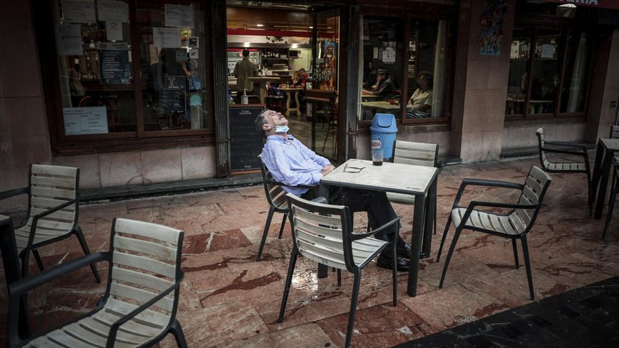 Los hosteleros asturianos ante la semana de la desescalada (casi) definitiva: &quot;Ya se podían haber abierto del todo las barras y el ocio nocturno”