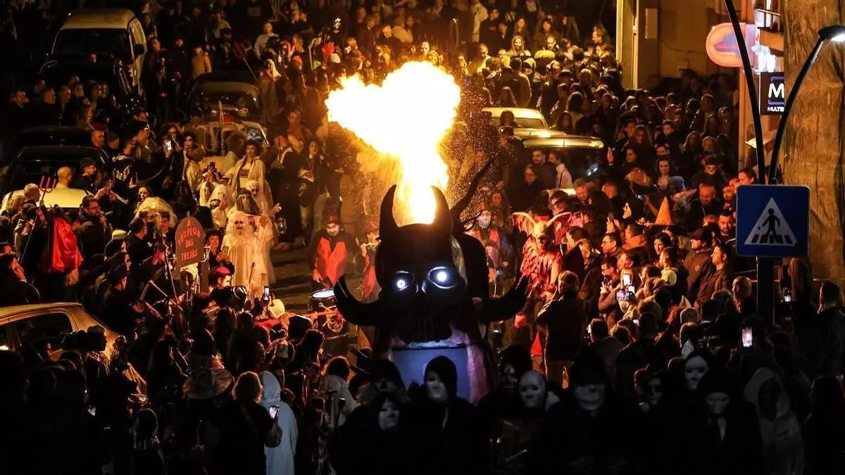 El Halloween de película que se celebra a un paso de Galicia: monstruos, fuego y fiesta gratis en un castillo