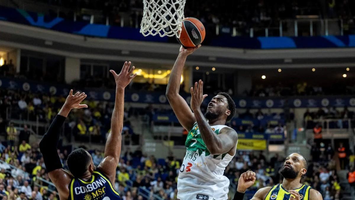 Brutal actuación de Moses Wright ante el Hapoel