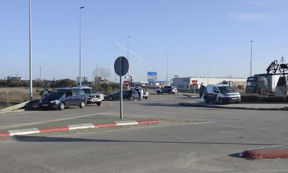 Un control antidroga de la Guardia Civil en la conexión de la A-6 con el Centro de Transportes de Benavente.