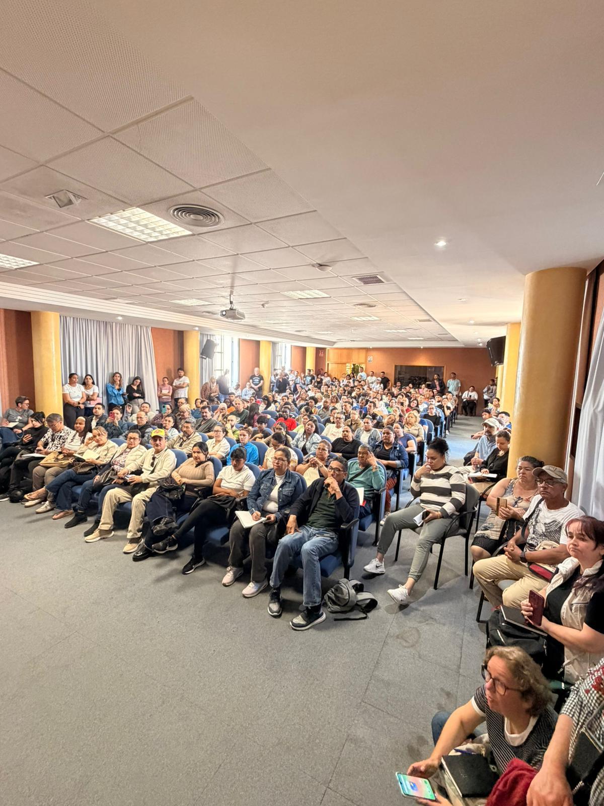 Asistentes a la charla informativa del Port de Sagunt.