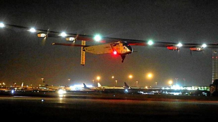 L&#039;avió Solar Impuls s&#039;envola del Caire la nit de dissabte a diumenge per a la seva darrera etapa