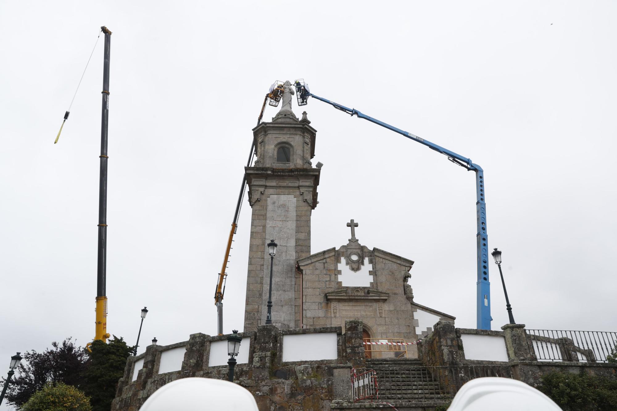 Así fue la instalación del Cristo en A Guía