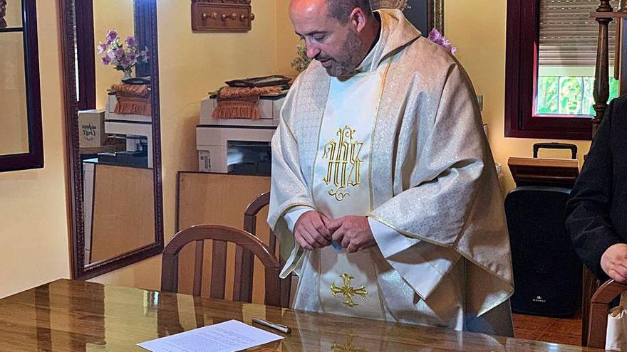 Manuel Alonso toma posesión como párroco de San Martín de La Carrera - La  Nueva España