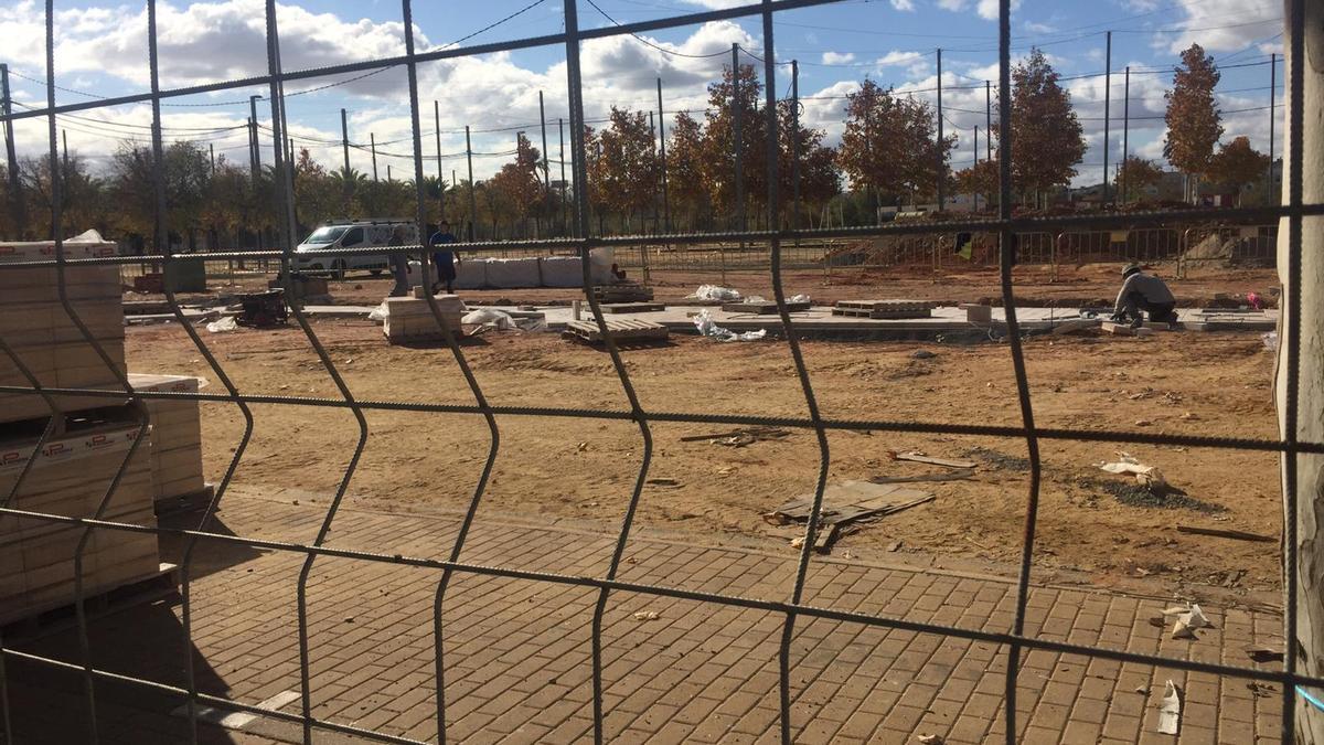 El PSOE denuncia la falta de seguridad en las obras de la calle del Potro en el recinto de El Arenal.