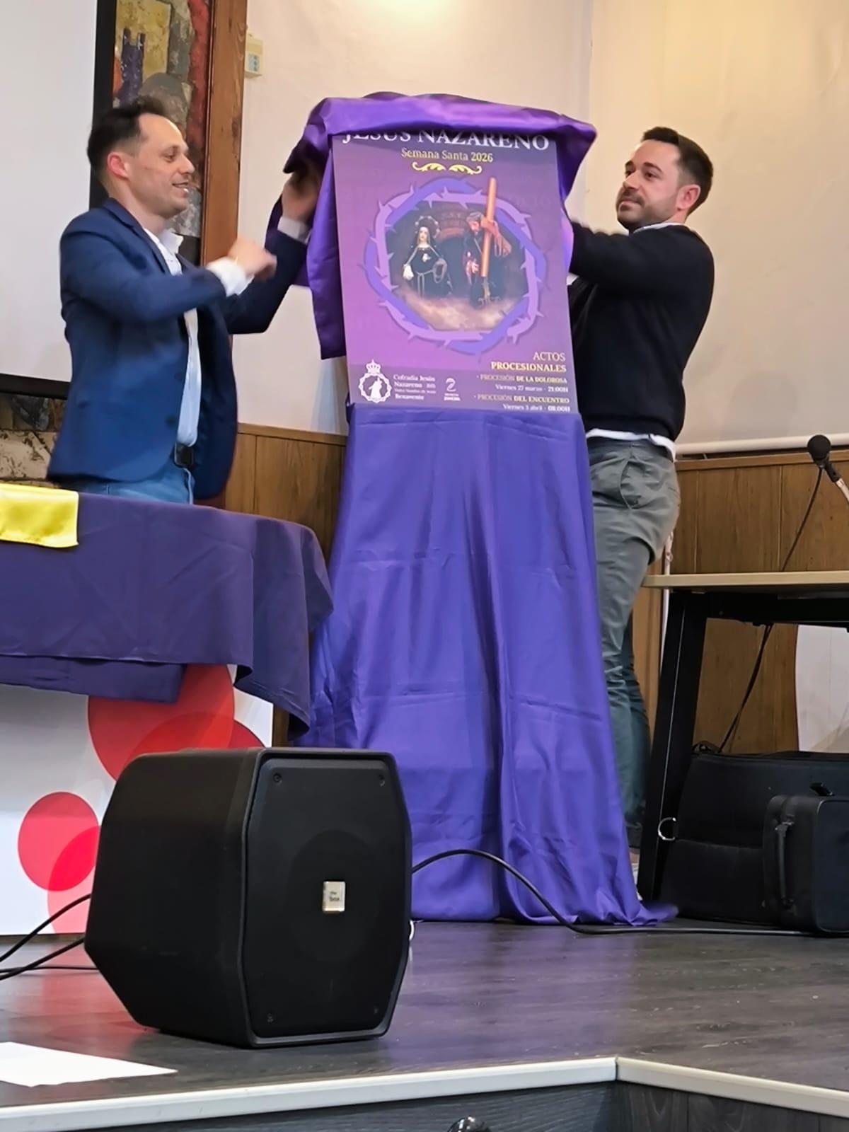 El presidente de Jesús Nazareno (izquierda) y el autor del cartel (derecha) en la presentación.
