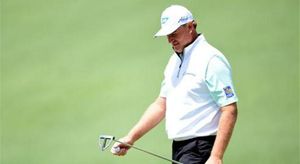 El golfista sud-africà Ernie Els comença el Masters d’Augusta fallant sis ’putts’ a menys d’un metre en el primer forat del torneig.