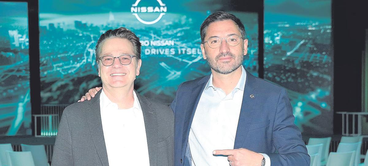 Maarten Sierhuis, vicepresidente de tecnología e innovación de Nissan Global, junto a Christian Costaganna, CEO de Nissan en España, en el X Foro Nissan