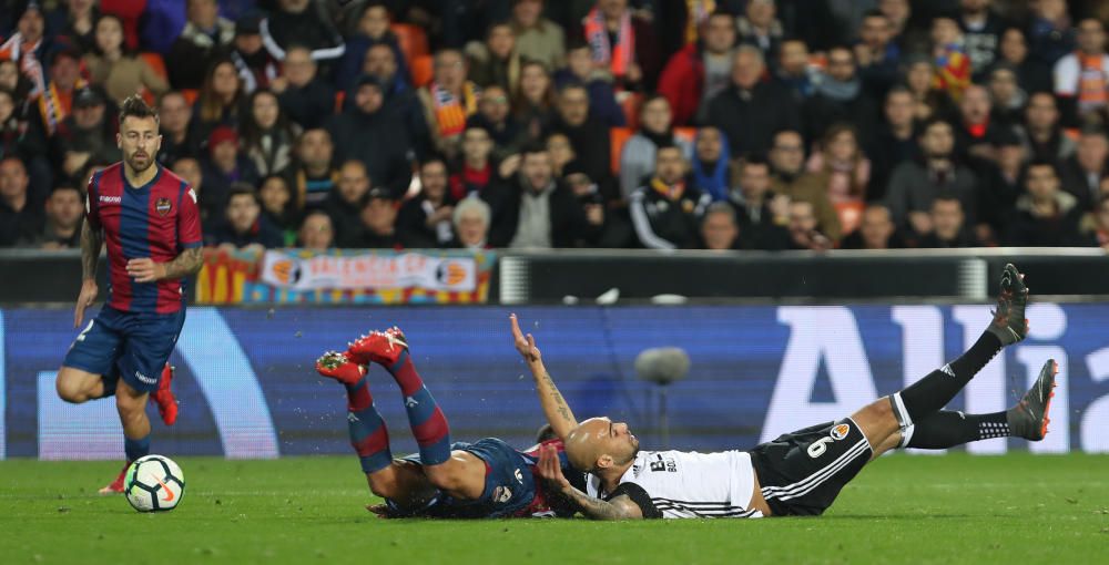 Las mejores imágenes de la polémica del Valencia CF-Levante UD