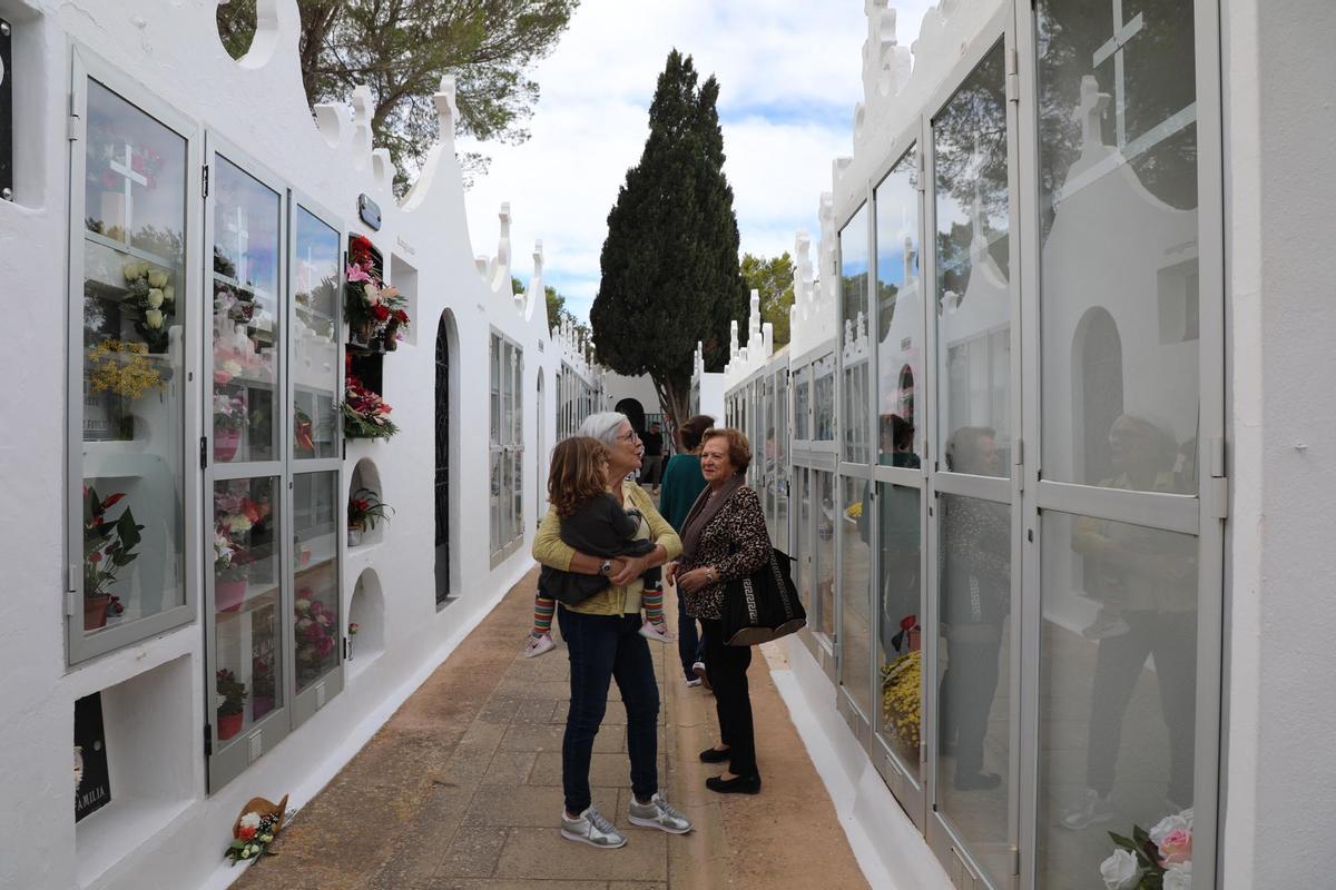 Día familiar para la memoria familiar en Formentera por Tots Sants