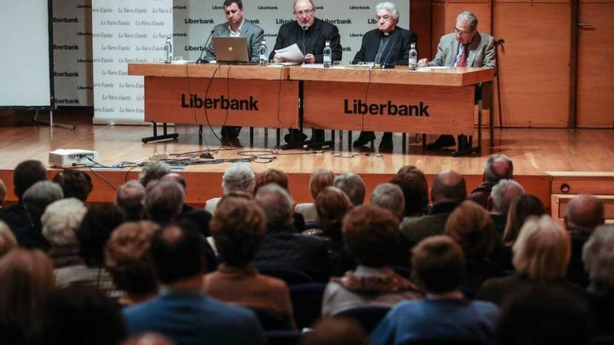 En la mesa, desde la izquierda, Javier Ibisate, Javier Suárez, Luis González Morán y Esteban Greciet.