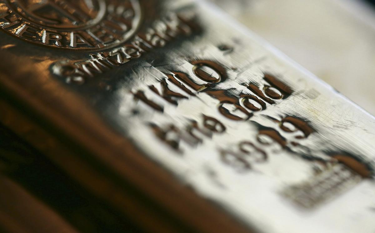 L’or s’enfonsa en plena guerra i firma el seu pitjor mes des de la crisi financera del 2008: es desploma un 12%