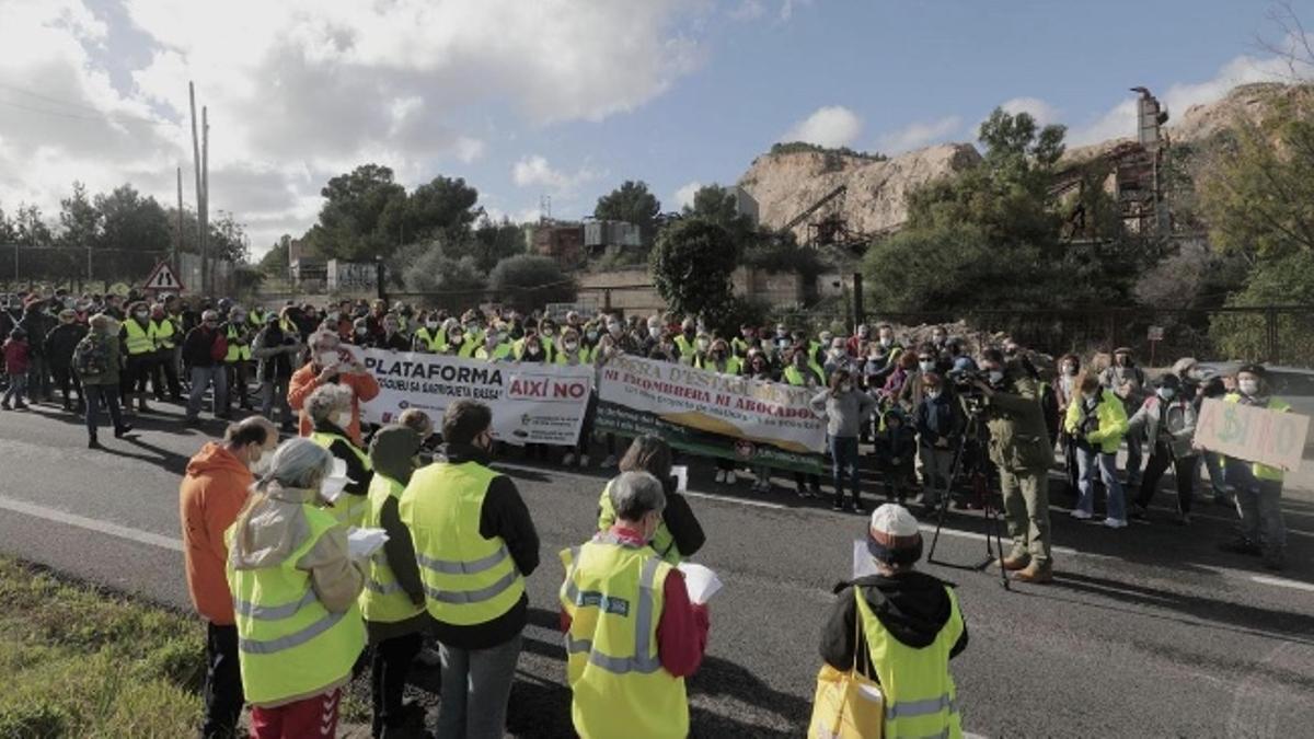 Una de las manifestaciones realizadas frente a la cantera de sa Garrigueta Rassa.