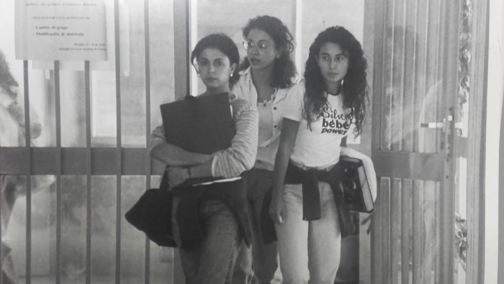 Tres alumnas de la Facultad de Ciencias en 1995