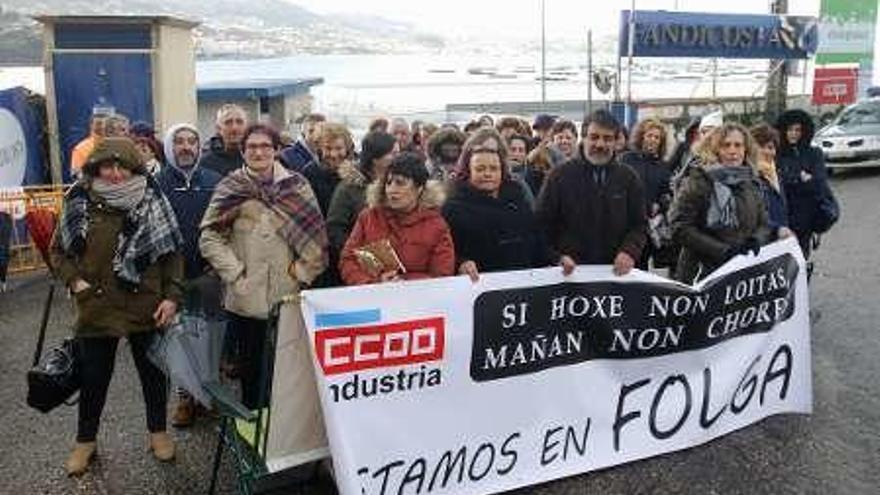 Huelga frente a Fandicosta. // Alba Villar