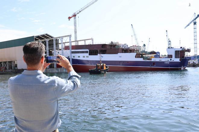 El "Odón de Buen" toca el agua en Vigo