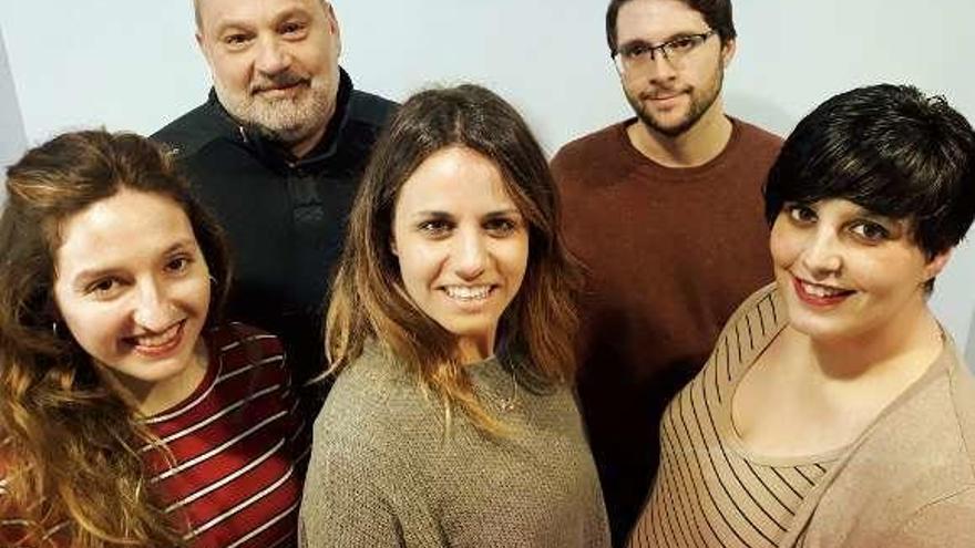 Isabel Reimúndez, en el centro, con sus compañeros de candidatura.