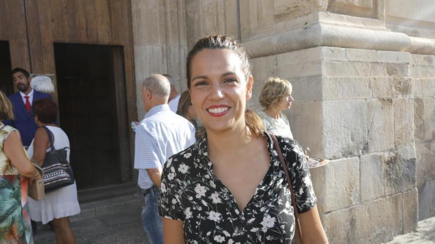 Diana Palazón a las puertas de la Basílica de Santa María en una foto de archivo