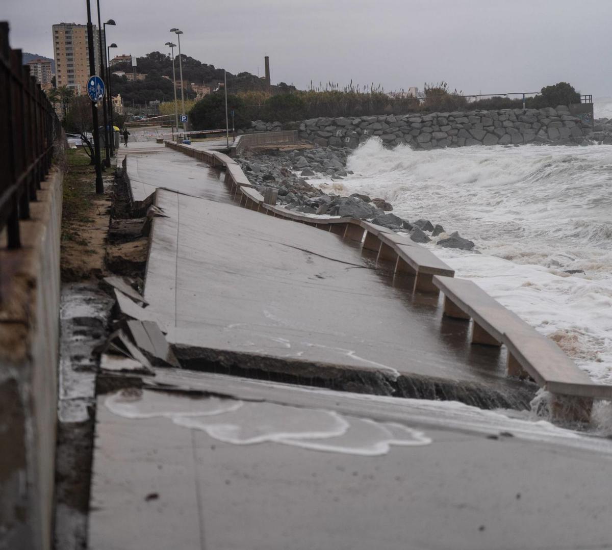 L’AMB demana ajuda al ministeri per reparar els danys de l’onatge al litoral