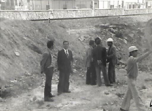 Los ingenieros del Ministerio y Damián Uclés, en la obra