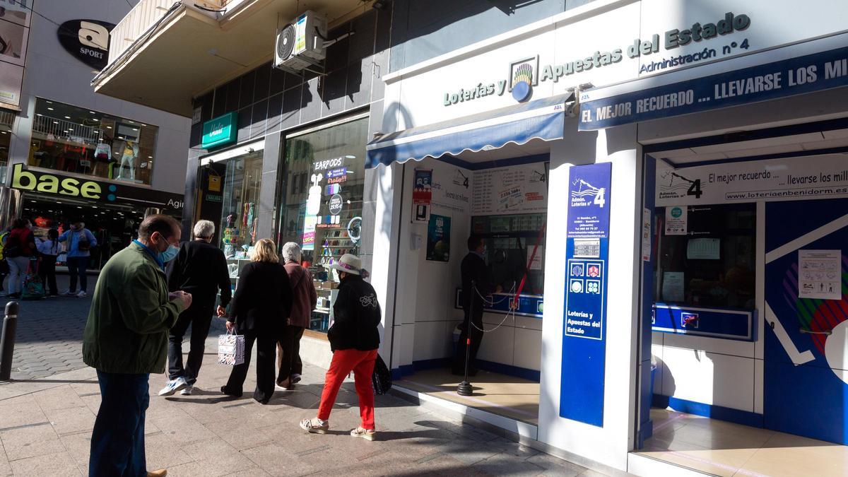 Una de las administraciones de Lotería del centro de Benidorm.