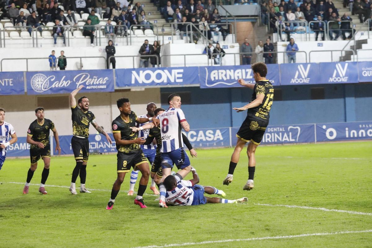 La victoria del Avilés ante el Ourense, en imágenes. La victoria del Avilés ante el Ourense, en imágenes.