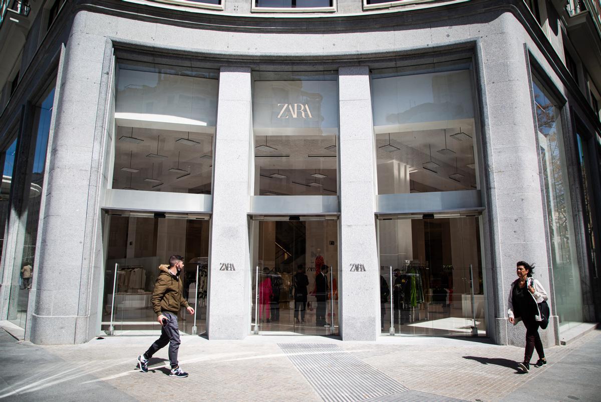 Exteriores de la nueva tienda de Zara en los bajos del Edificio de Plaza de España.