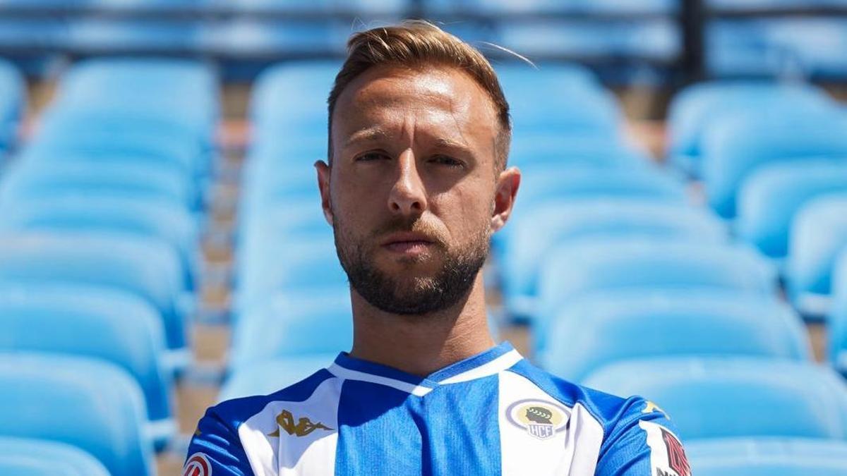 Presentación de Víctor Narro como futbolista del Hércules.