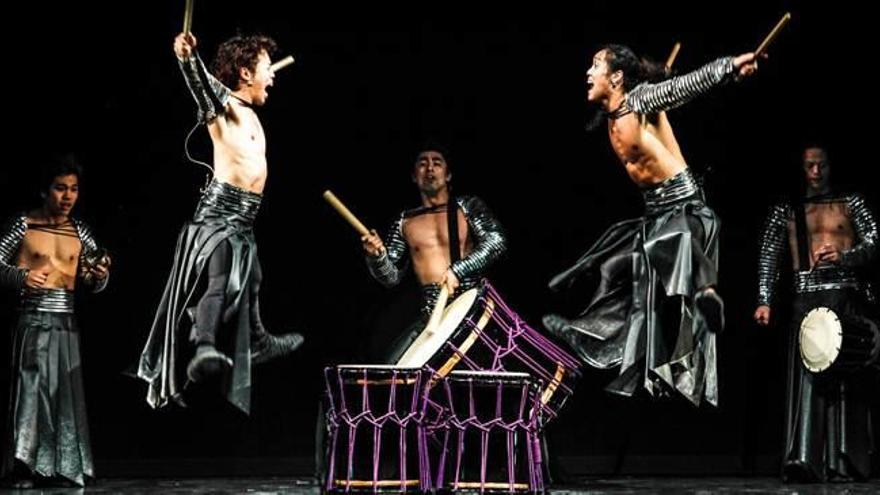 Percusión japonesa en el décimo aniversario del Calderón