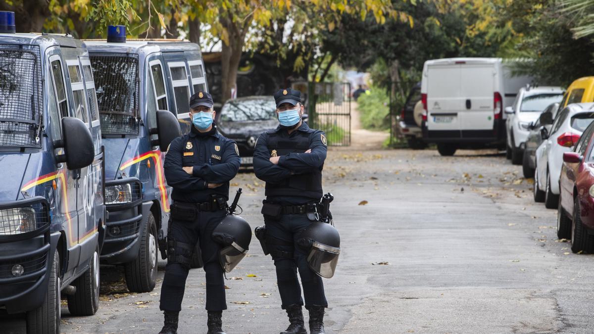 Desalojo y cargas policiales en un casal okupa en Benimaclet