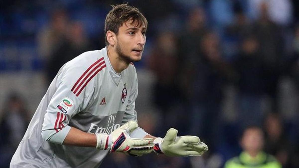 Donnarumma es titular en el Milan con solo 16 años