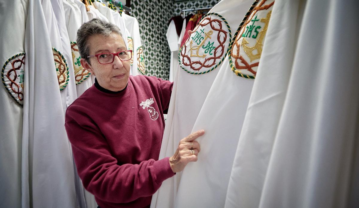 La costalera María Dolores Delgado.