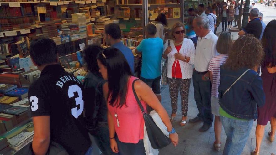 Feria del Libro Antiguo y de Ocasión 2017 en Vigo // Jose Lores