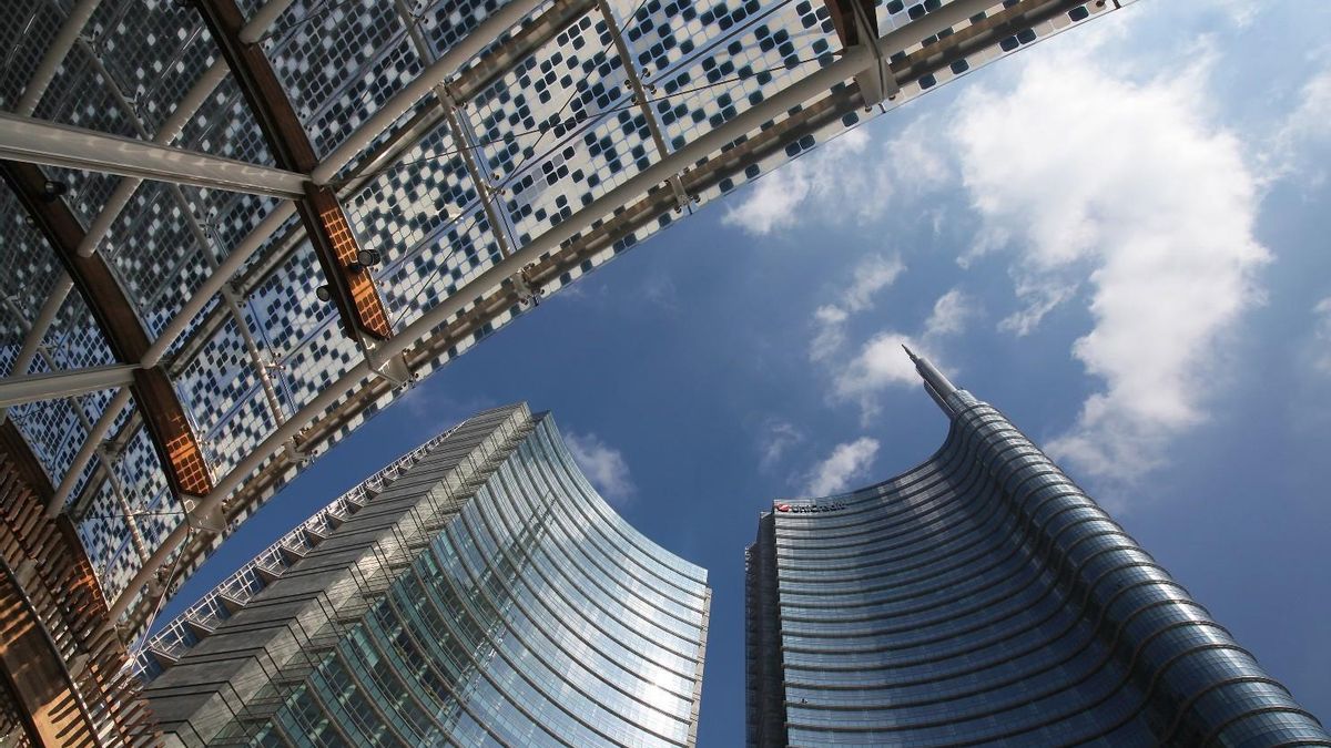 Archivo - Oficinas de UniCredit.