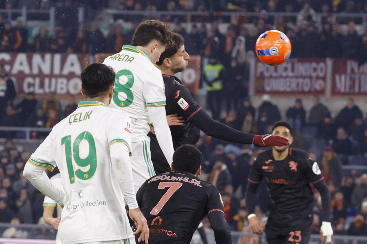 Antonio Arena marcas un gol en su debut con la Roma