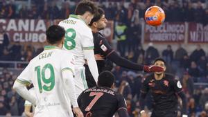 Antonio Arena marcas un gol en su debut con la Roma
