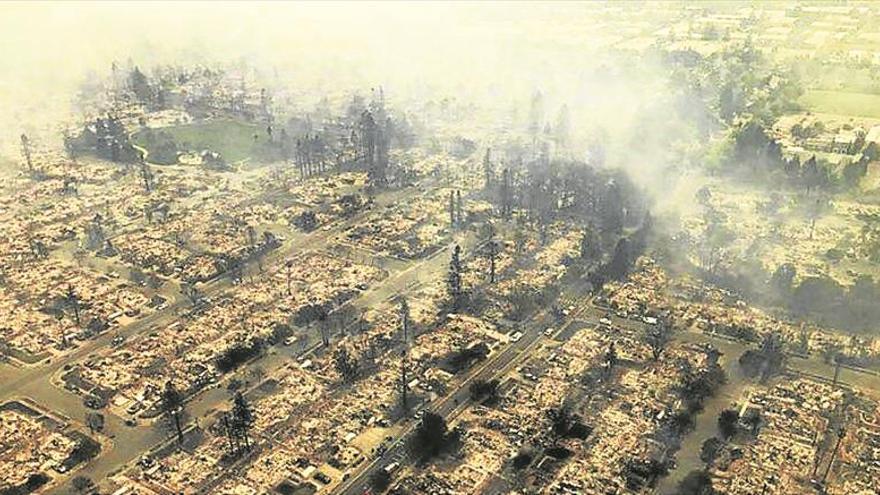 Los incendios asolan California y causan al menos 17 muertos