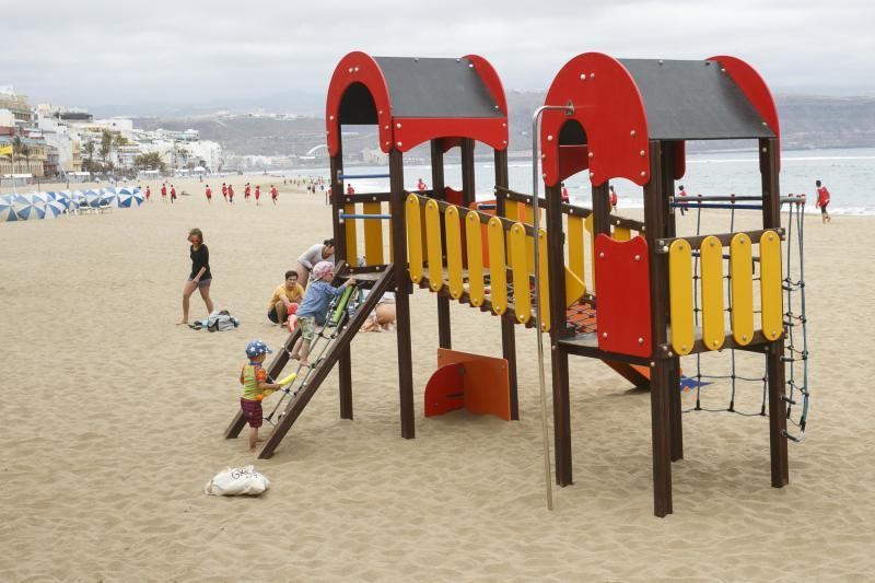 09.05.18 Las Palmas de Gran Canaria.  Reportaje sobre la opinión de los vecinos de las actividades lúdicas  y deportivas en la Playa de Las Canteras.  Foto Quique Curbelo  | 09/05/2018 | Fotógrafo: Quique Curbelo