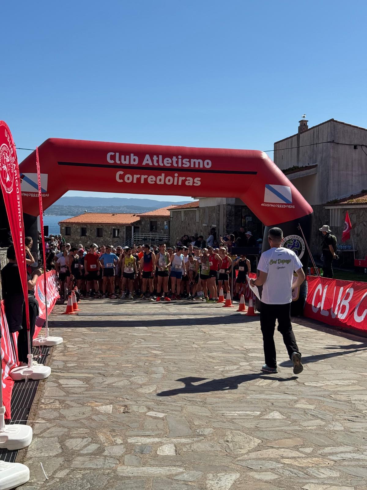 Los momentos previos a la salida de la IX Volta á Illa de Ons desde la zona de Curro.