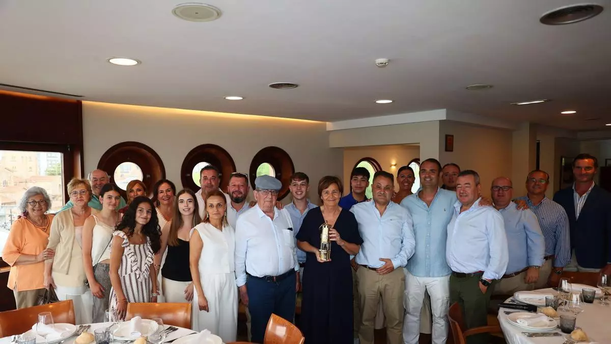 La peña "El Fandi" premia la "valentía y determinación" de Carmen Moriyón al recuperar la feria taurina de Gijón: "Devolvió la vida a El Bibio"