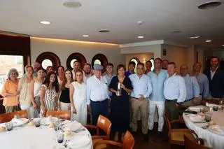 La entrega del premio de la peña "El Fandi" a Carmen Moriyón en Gijón, en imágenes