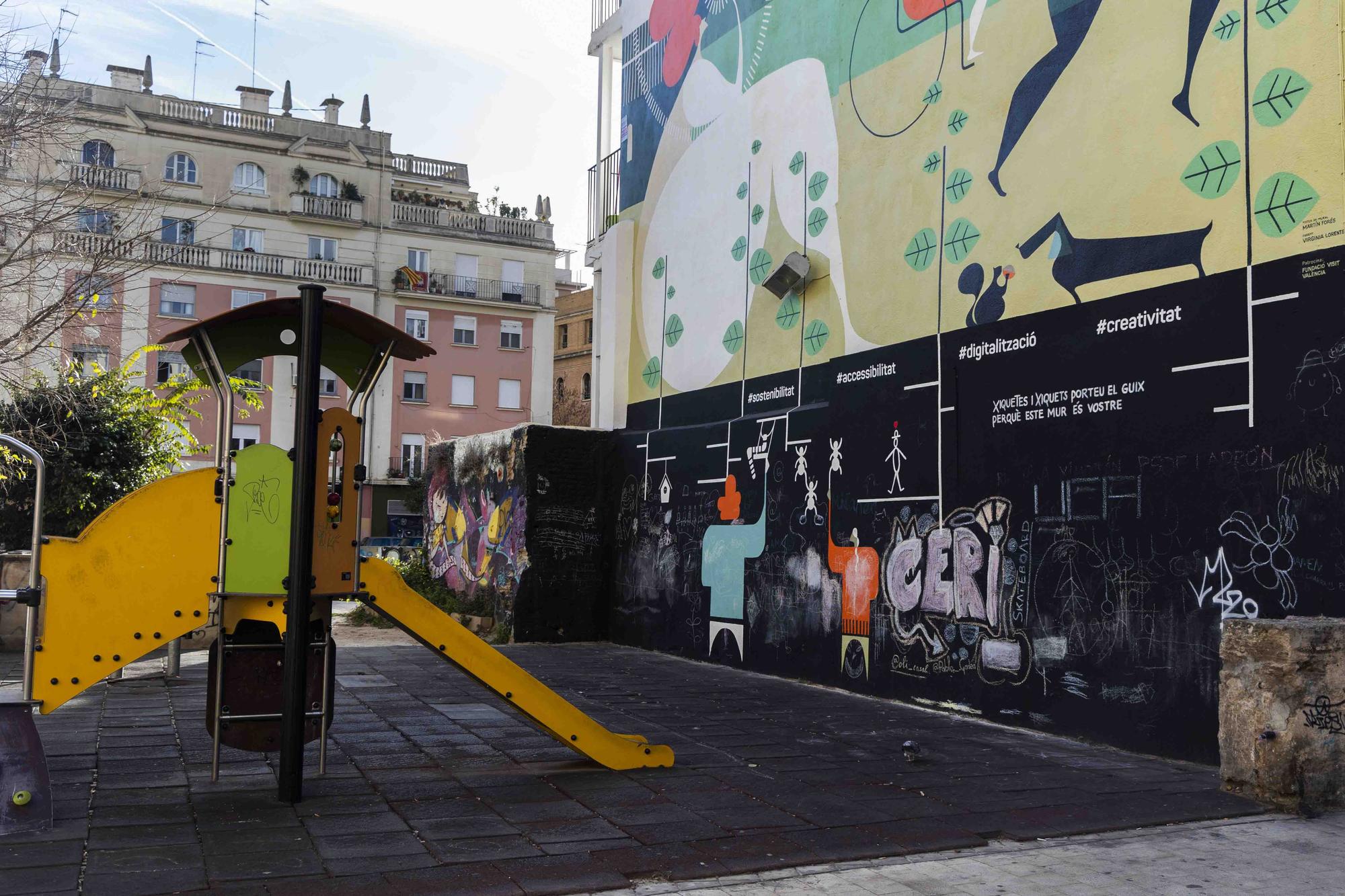 Así es el nuevo mural sobre València en la plaza Mossèn Sorell