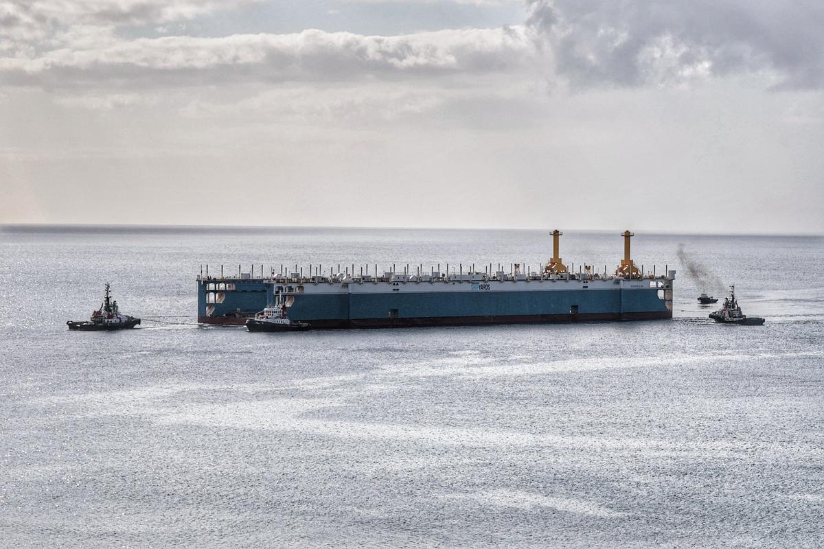 Llegada del primer dique flotante al Puerto Santa Cruz de Tenerife desde China Llegada del primer dique flotante al Puerto Santa Cruz de Tenerife desde China