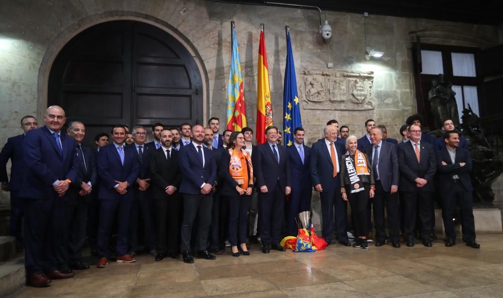 Celebración del triunfo en la Eurocup del Valencia Basket en València