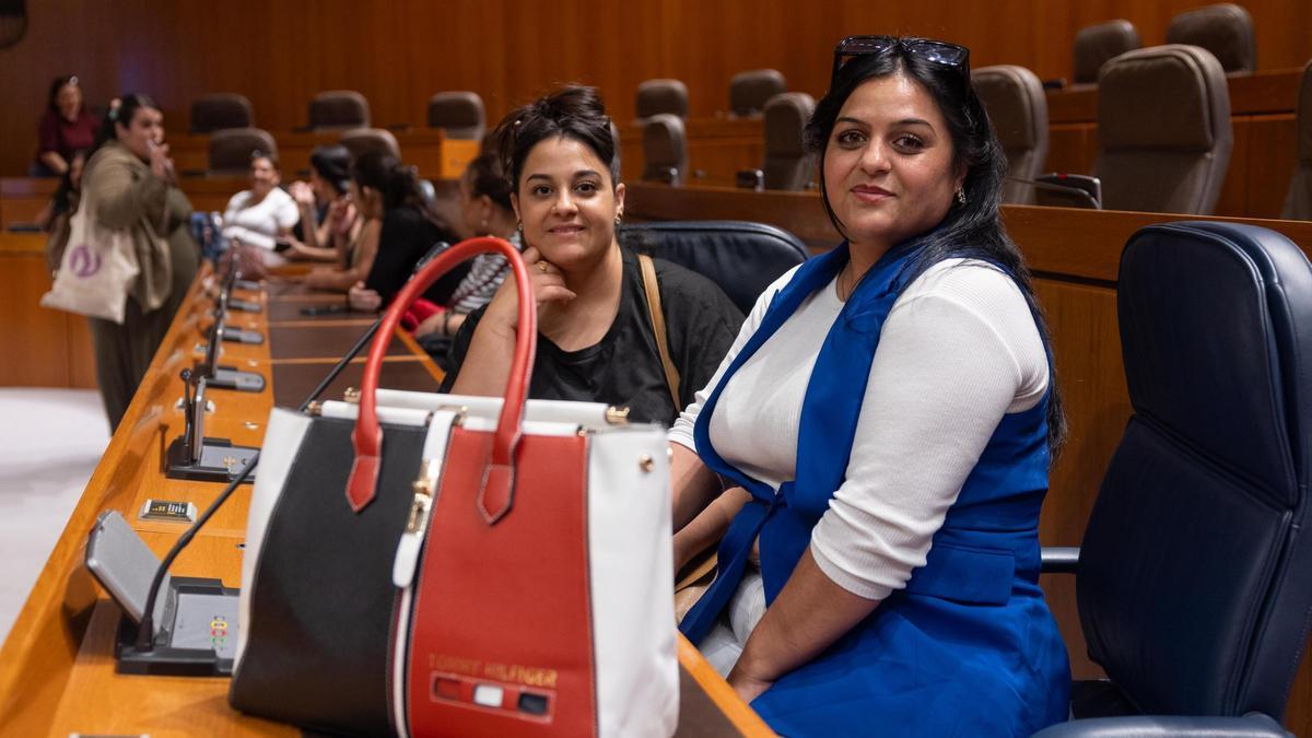 Encuentro de mujeres gitanas en las Cortes de Aragón, este lunes.