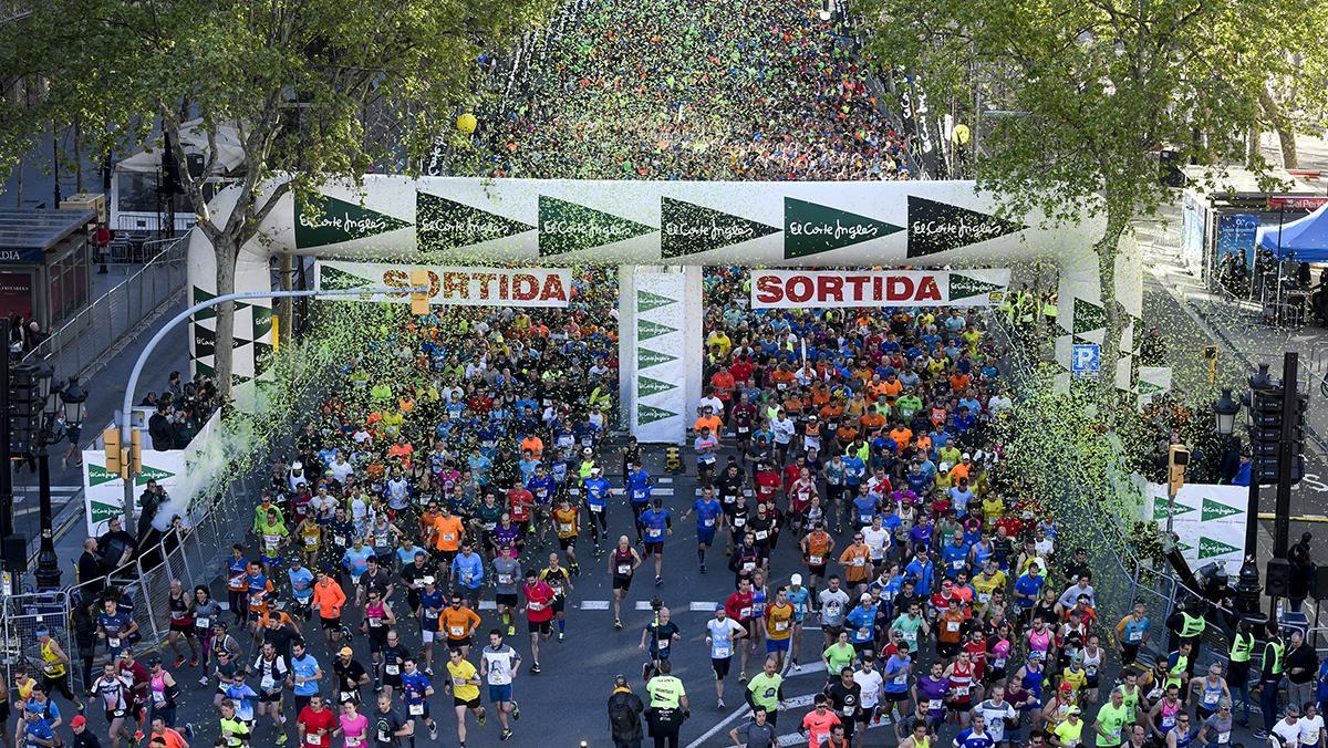 La 41 edición de la carrera más popular de la ciudad, la cursa de El Corte Inglés, reúne a más de 46.000 participantes por las calles del centro de Barcelona.