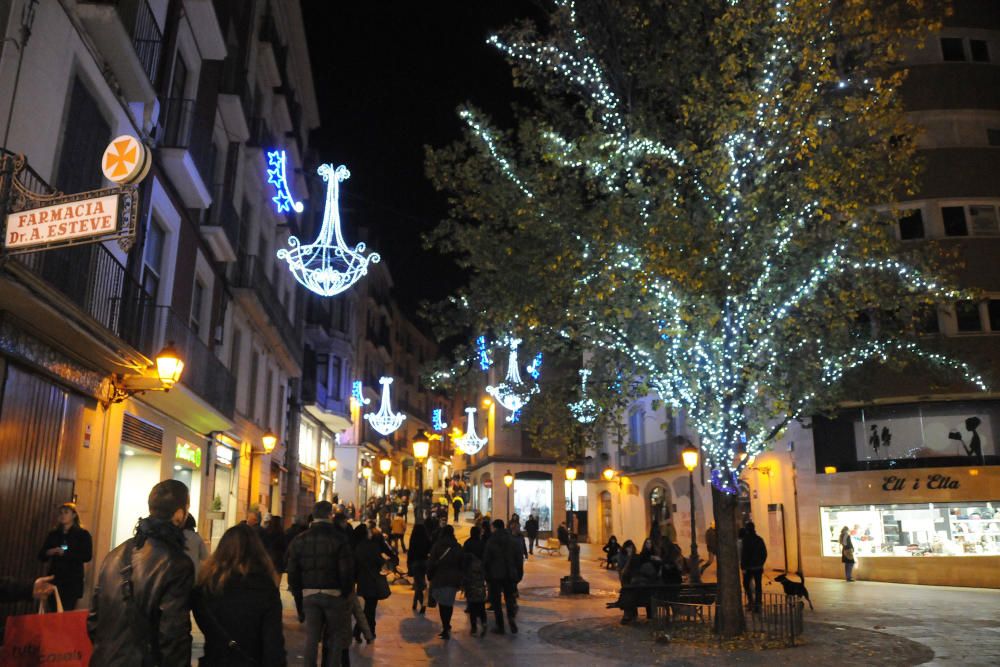 Una trentena de carrers encenen el Nadal